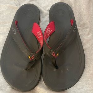 Olukia sandals with Hawaii islands on the side size 7